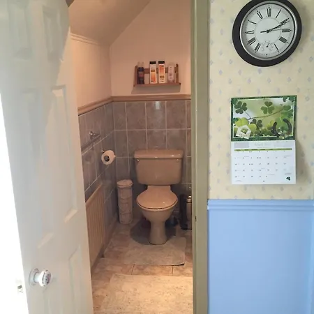 The Glen Farmhouse Bed & Breakfast 4*