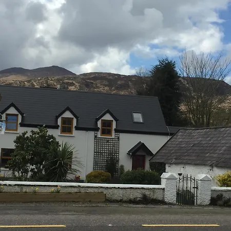 The Glen Farmhouse Bed & Breakfast